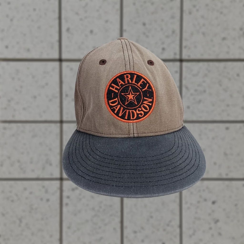 Harley Davidson Harley-Davidson Fitted Hat Tan Gray Two Tone Logo Patch Cap Pre-Owned Mens One Size Cotton Baseball Cap Size ONE SIZE - 1 Thumbnail