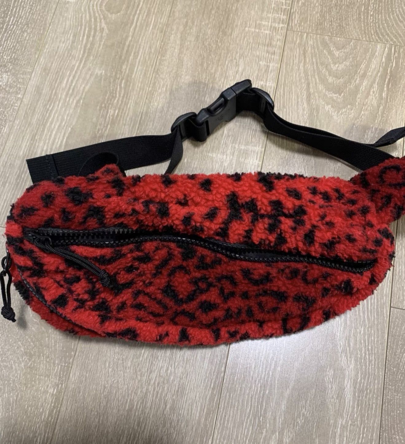 Supreme Supreme white leopard fleece waist bag Size ONE SIZE - 3 Thumbnail