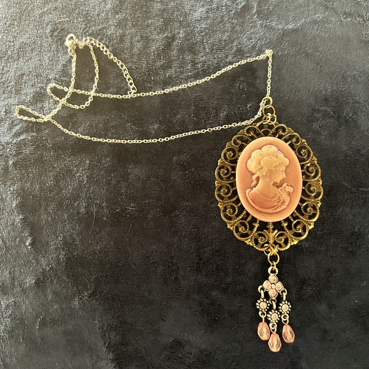 Handmade Handcrafted pink iridescent Victorian lady cameo necklace Size ONE SIZE - 5 Thumbnail