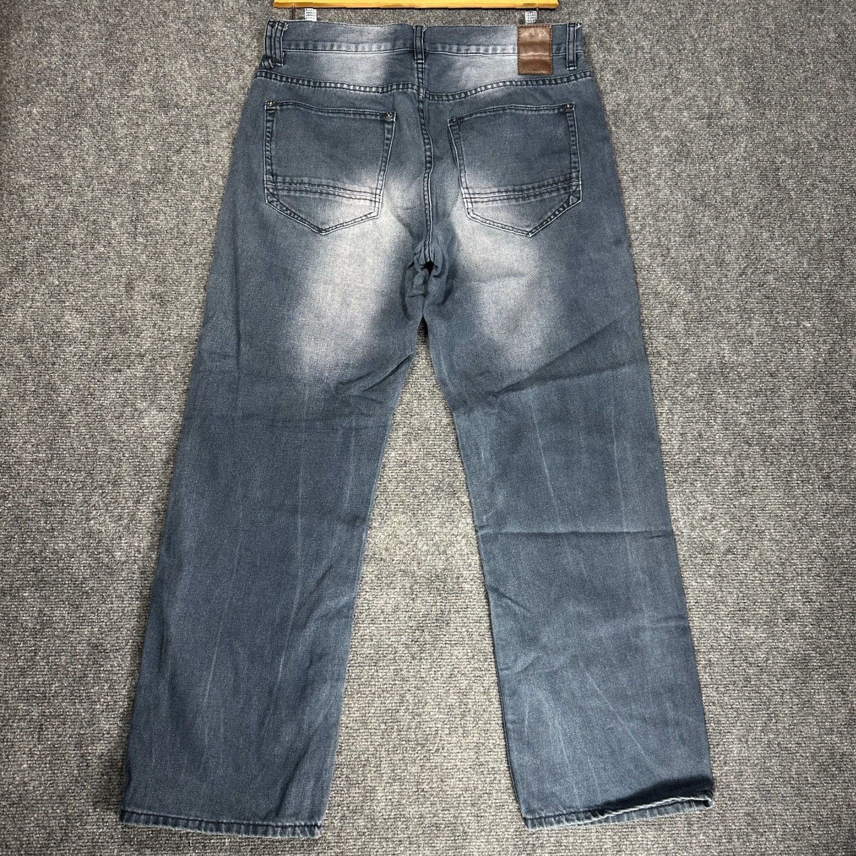 Sean John Sean John Jeans Mens 32 Medium Wash Cotton Blend Hamilton Classic Relaxed Fit Denim Straight 5-Pocket Mens Regular Blue Color Brand: Sean John Size US 32 / EU 48 - 7 Thumbnail