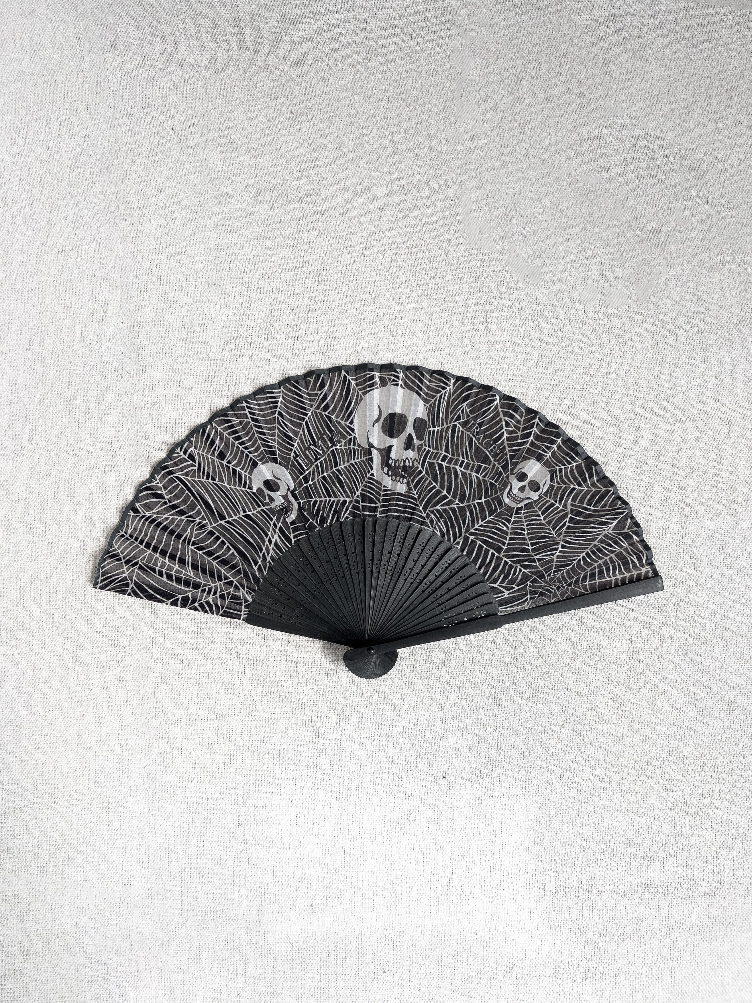 Limi Feu Skull Hand Fan Size ONE SIZE - 1 Thumbnail