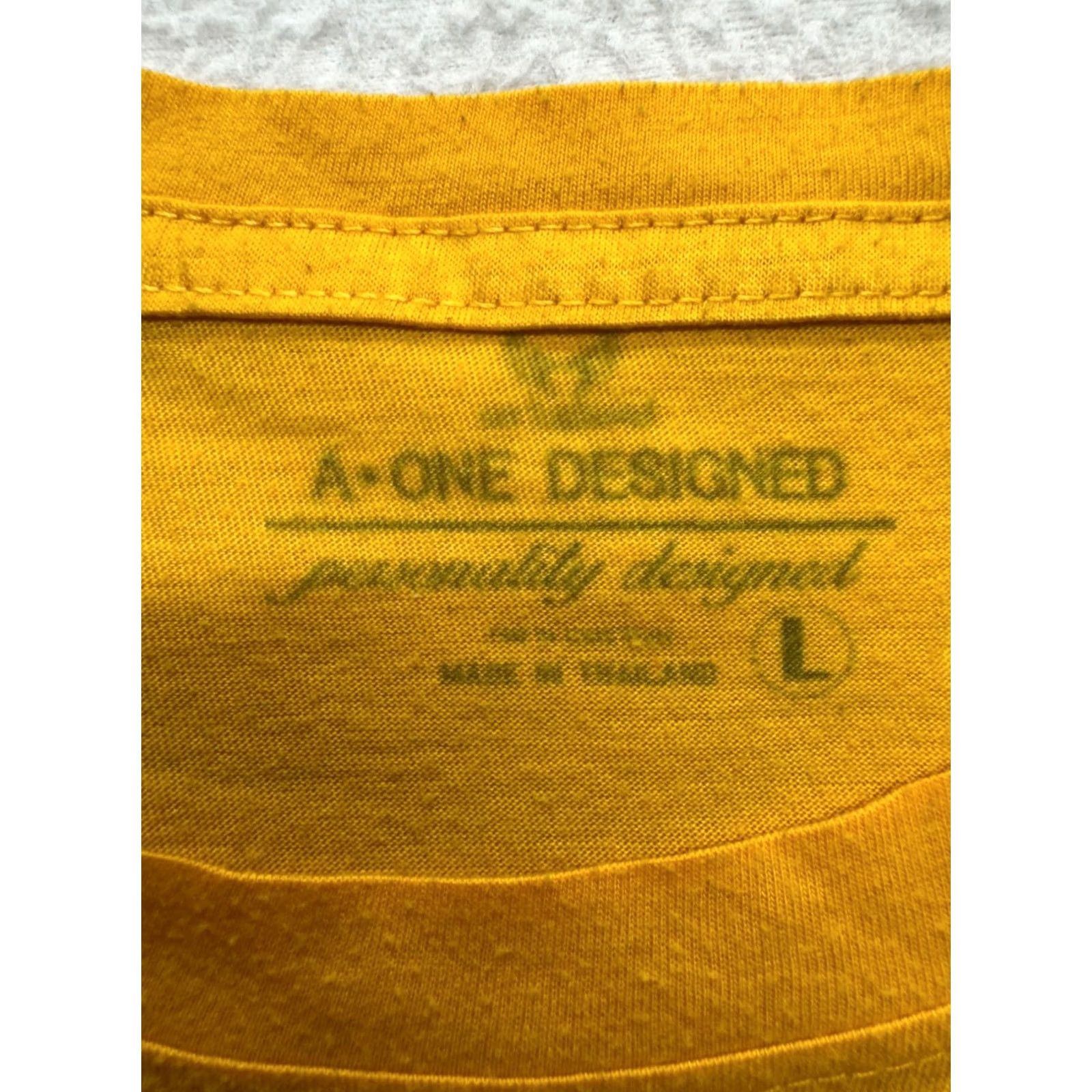 Vintage London Classic Graphic T Shirt Vintage Cathedral Design 1989 Streetwear Mens L Yellow Size US L / EU 52-54 / 3 - 4 Thumbnail