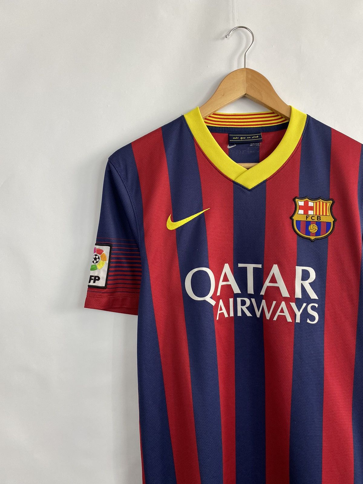 Nike 🇪🇸 F. C. Barcelona 2013 Nike Soccer Jersey T-Shirt Rare Retro Size US S / EU 44-46 / 1 - 3 Thumbnail