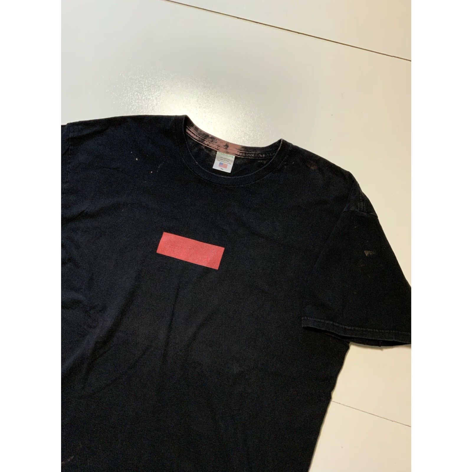 Vintage Sold Out!! Box Pizza Slime Empty Box Logo Black Graphic S/S Crew T-shirt XL Men Regular Black Logo 50 Inch Chest 25 Pit 31 Shoulder to Hem Size US XL / EU 56 / 4 - 4 Thumbnail