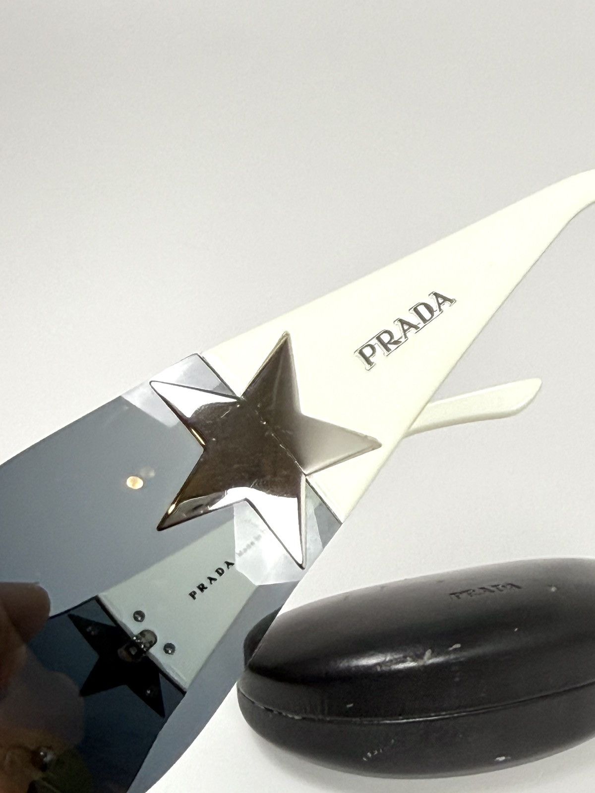 Prada Y2K ICONIC PRADA STAR SUNGLASSES IN WHITE Size ONE SIZE - 8 Thumbnail