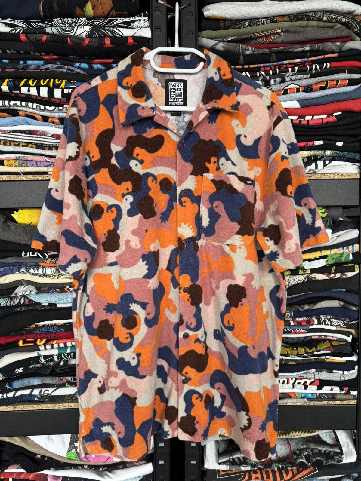 Vans VANS, MENS SIZE M, HAWAIIAN TYRIS WINTER BUTTON-DOWN SHIRT Size US M / EU 48-50 / 2 - 5 Thumbnail