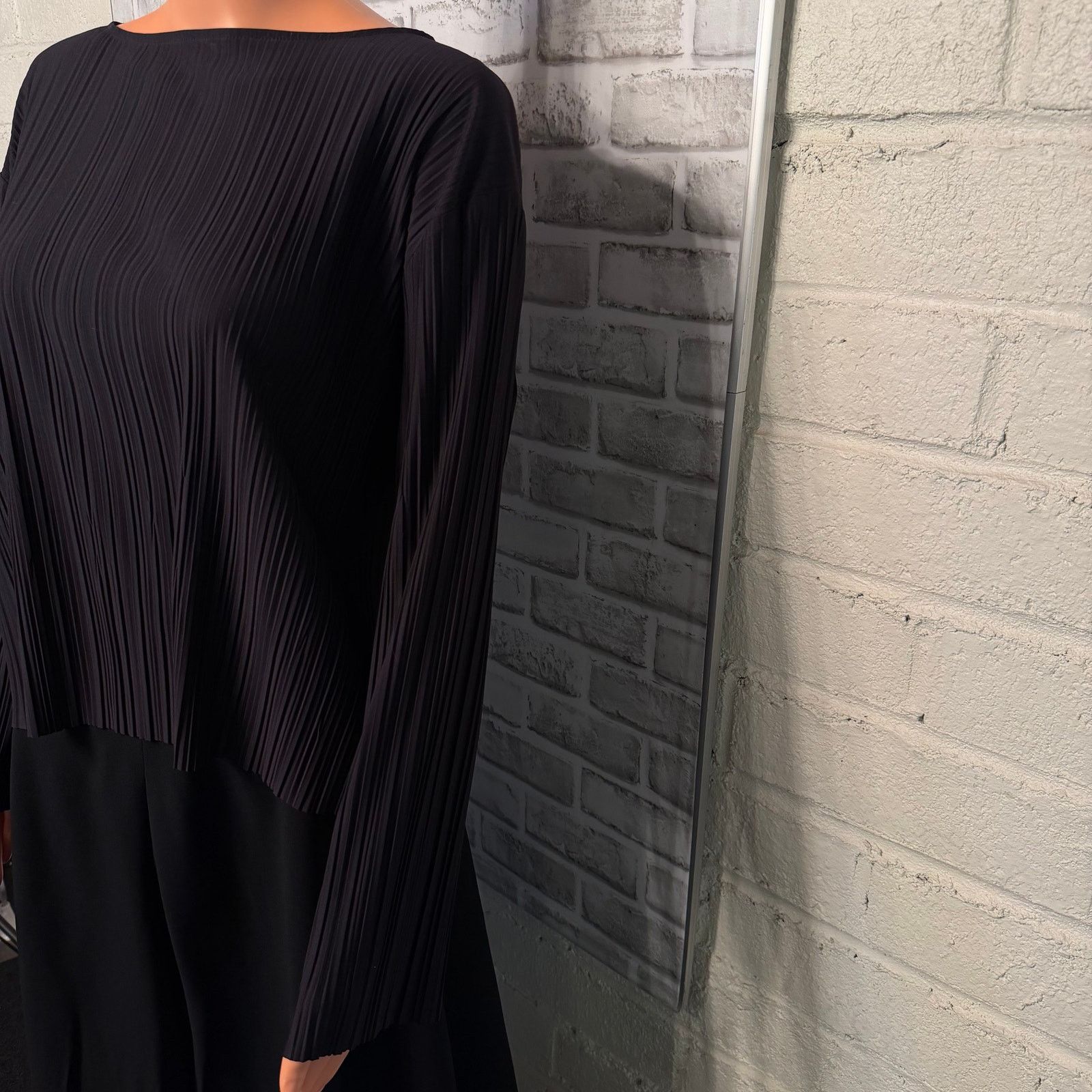 The Row Black Pleated Boxy Top Black size S Long Sleeve Minimalism Size S / US 4 / IT 40 - 5 Thumbnail