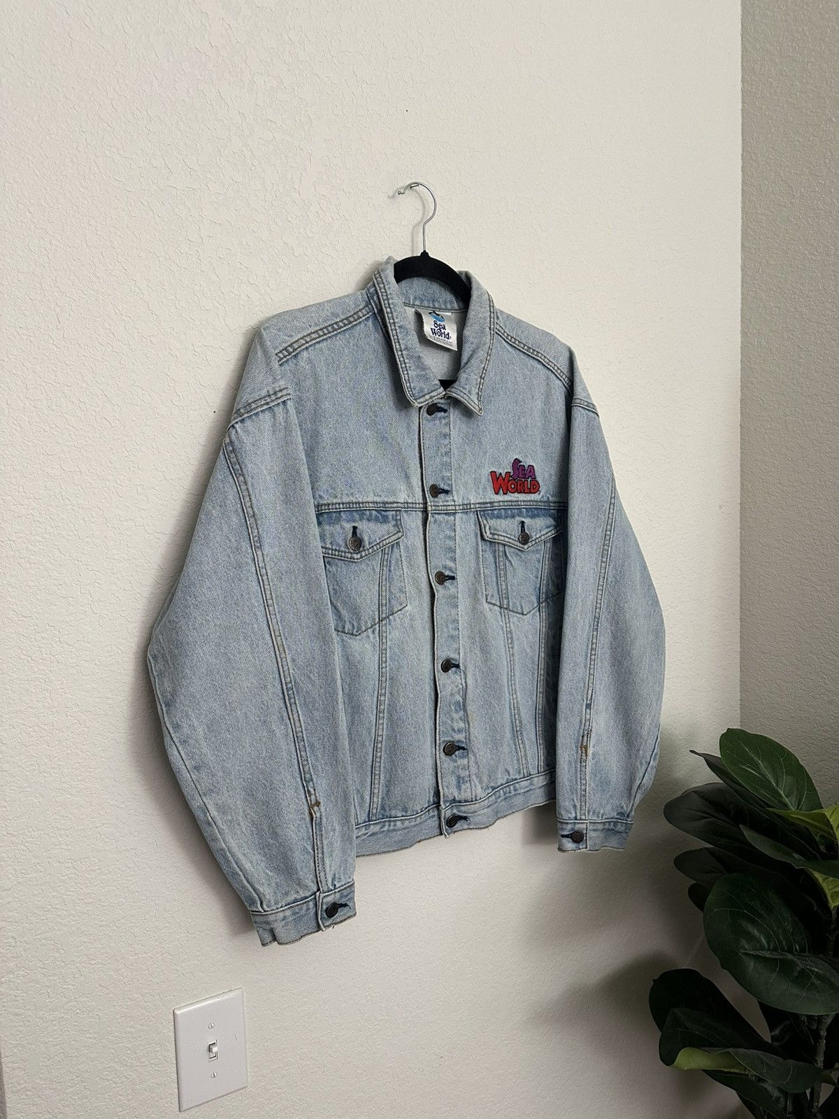 Vintage Vintage 90s Sea World Embroidered Denim Jacket Large Size US L / EU 52-54 / 3 - 4 Thumbnail