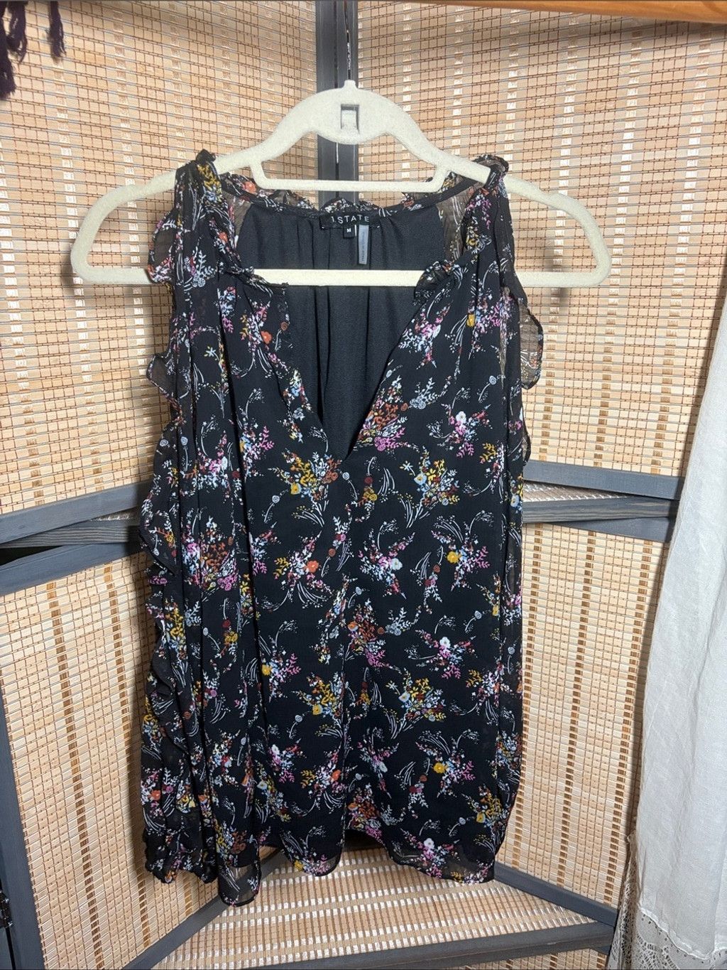 Other Black Floral Ruffle V-Neck cold-shoulder Blouse Size M / US 6-8 / IT 42-44 - 1 Thumbnail