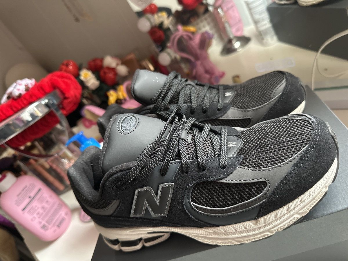 New Balance NEW BALANCE 2002 GS (GRADE SCHOOL) Size US 7 / EU 40 - 1 Thumbnail