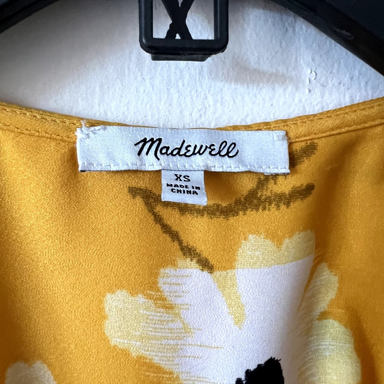 Madewell Madewell Puff-Sleeve Wrap Midi Dress Floral size XS J3 Size XS / US 0-2 / IT 36-38 - 3 Thumbnail