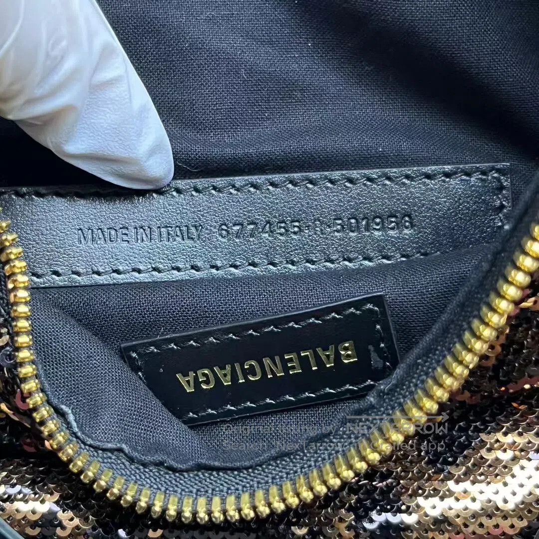 Balenciaga Balenciaga Golden scales The locomotive makes dumplings... Size ONE SIZE - 4 Thumbnail