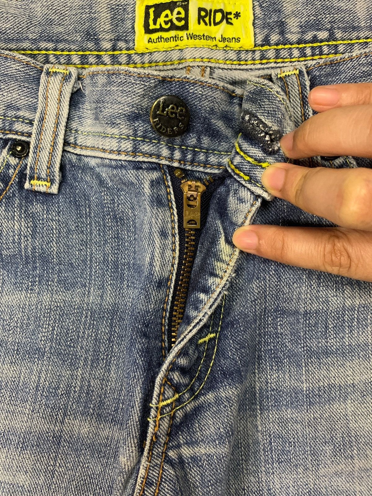 Lee Vintage Japanese Lee Riders Blue Wash Distressed Flare Jeans Size 32" / US 10 / IT 46 - 3 Thumbnail