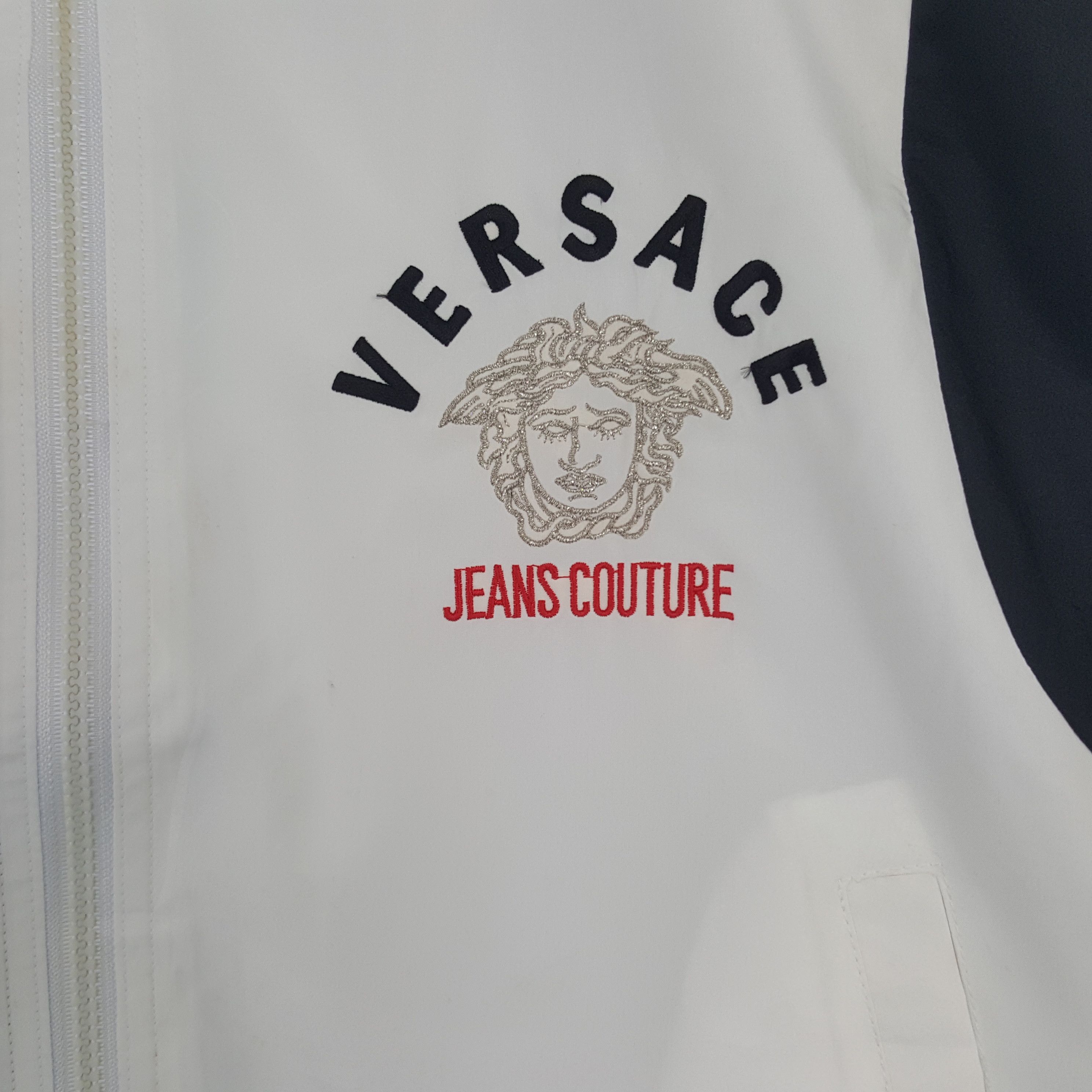 Versace Jeans Couture × Vintage Vintage Versace Jeans Cuture Windbreaker Vest Jacket Size US XL / EU 56 / 4 - 2 Thumbnail