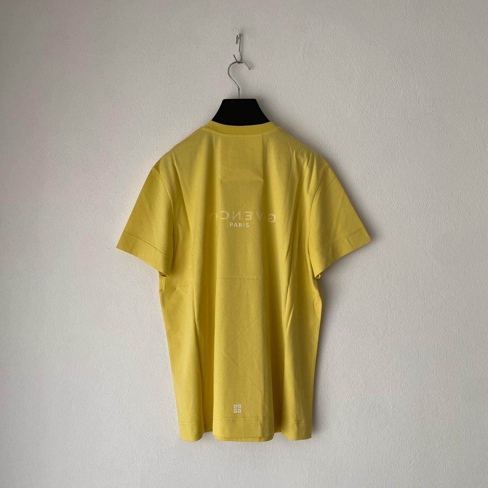 Givenchy Yellow Reverse Logo Oversized T-shirt Size US XS / EU 42 / 0 - 8 Thumbnail