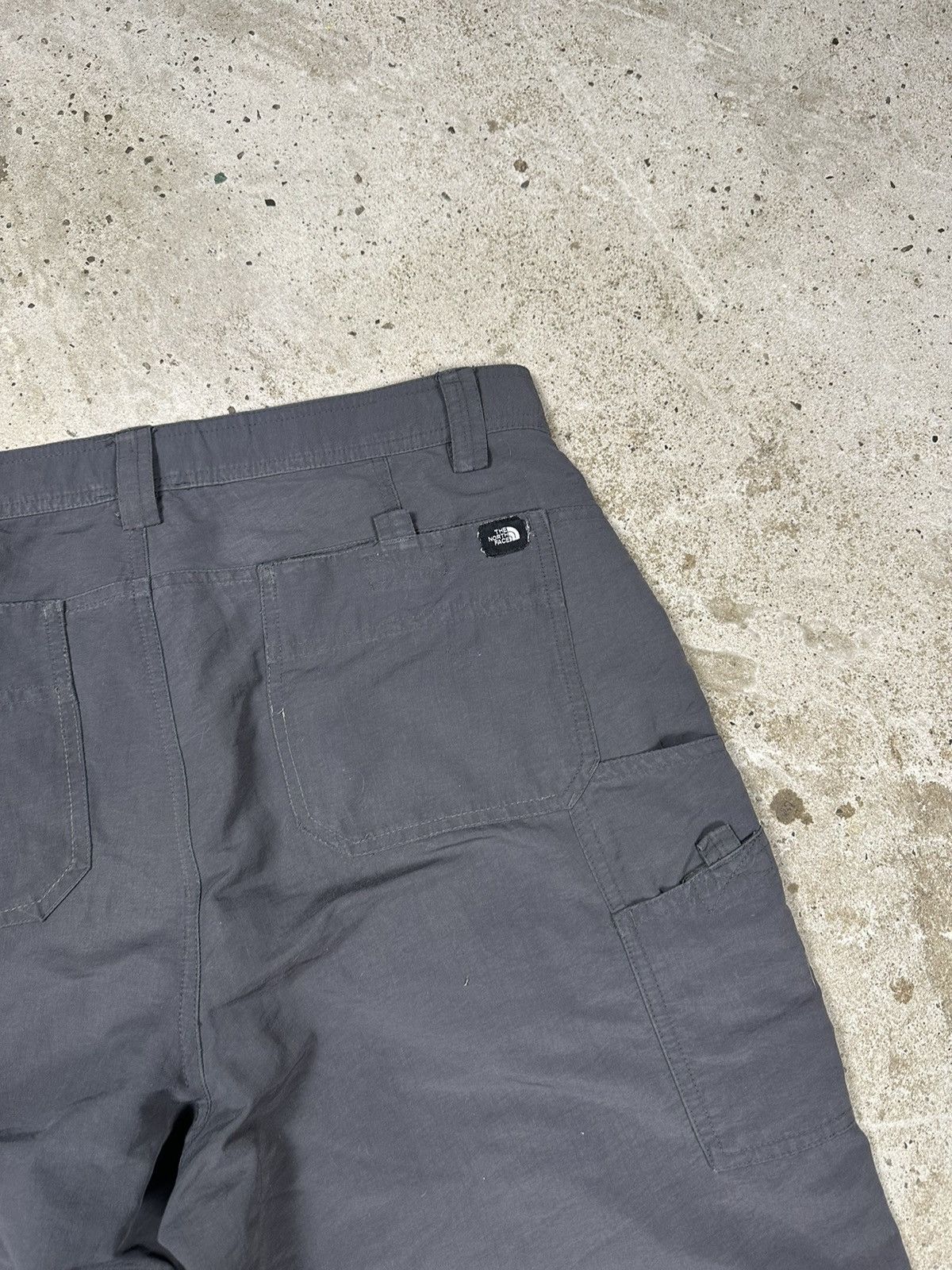 The North Face Vintage Y2K The North Face Grey Cargo Carpenter Pants Size US 34 / EU 50 - 13 Thumbnail