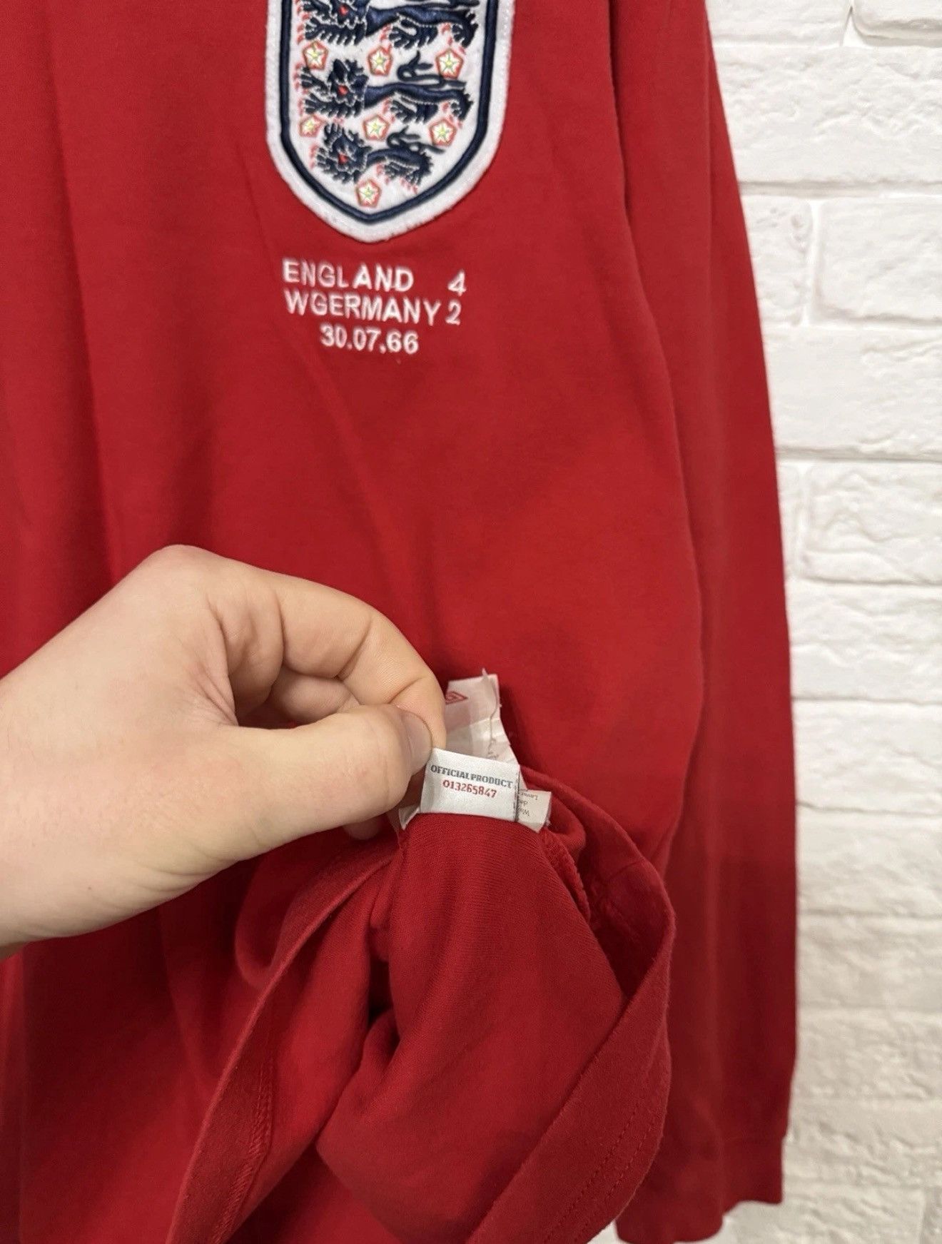 Umbro Vintage Umbro England 1966 Bobby Moore #6 Sweatshirt Sz XL Size US XL / EU 56 / 4 - 6 Thumbnail