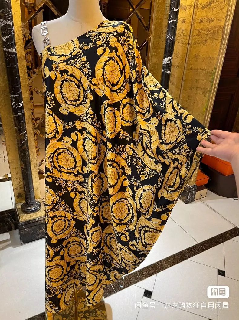 Versace Versace Silk Greek goddess cape dress Size M / US 6-8 / IT 42-44 - 1 Thumbnail
