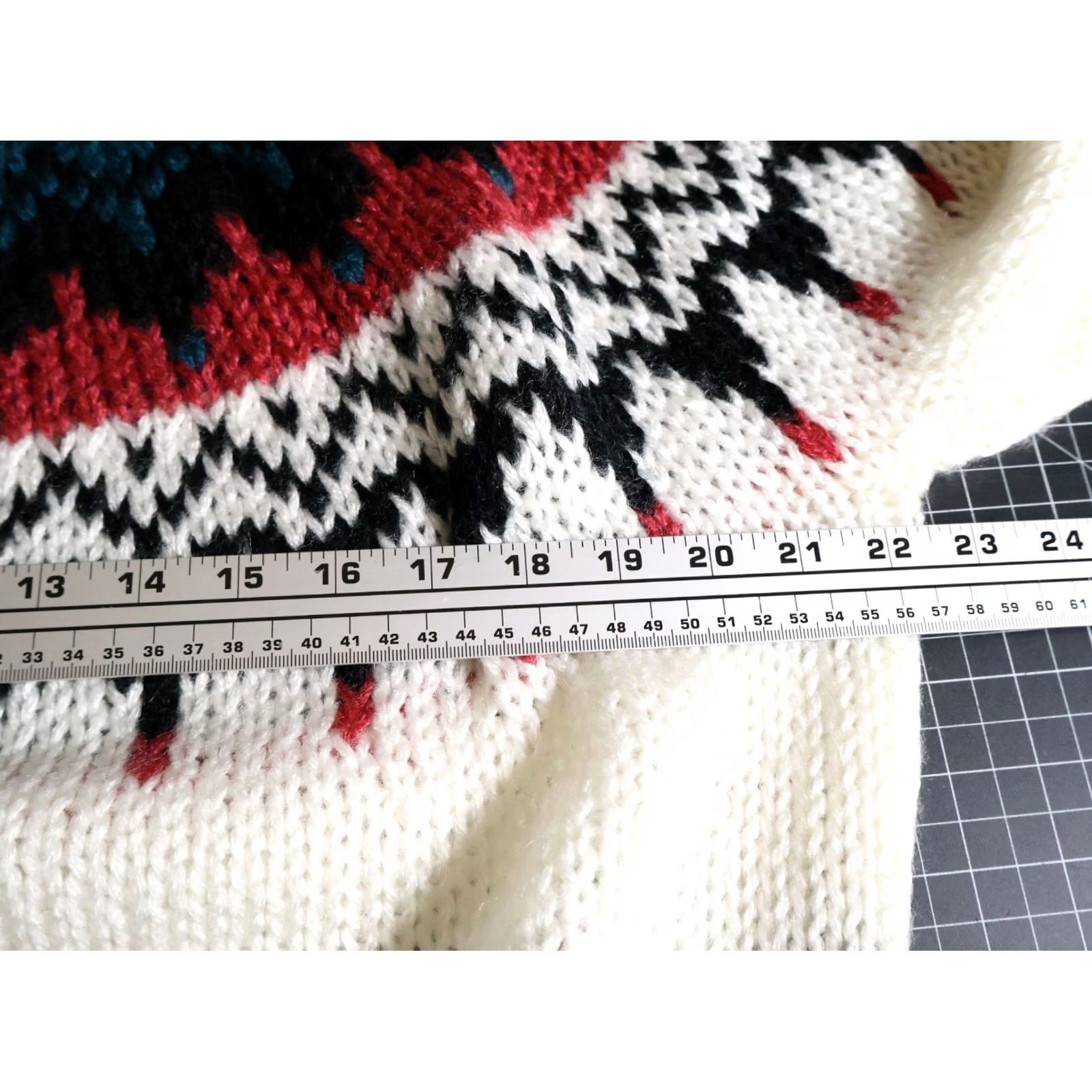 Vintage VINTAGE Ivy Hand Knit Sweater Women's Medium Green Pink Fair Isle Chunky Acrylic Crew Neck Long Sleeve Pullover Casual 80s 90s Retro Ski Womens Size M / US 6-8 / IT 42-44 - 5 Thumbnail