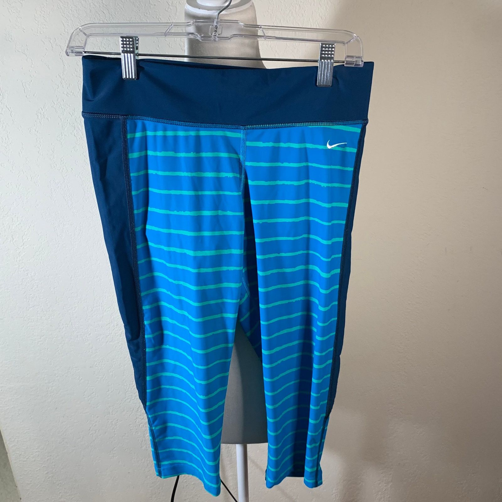 Nike Nike Activewear pants for women size M Size 27" / US 4 / IT 40 - 1 Thumbnail