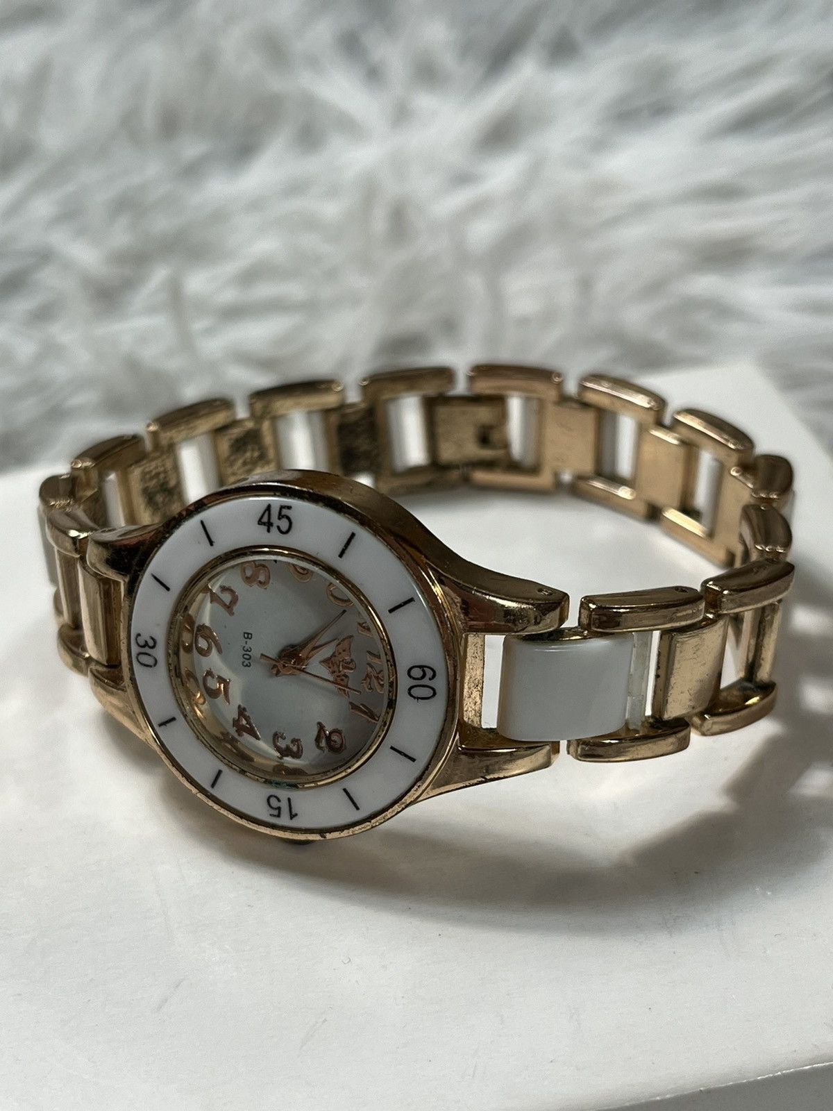 Jewelry Gold & White Ladies’ Bracelet Watch – Japanese Brand Size ONE SIZE - 8 Thumbnail