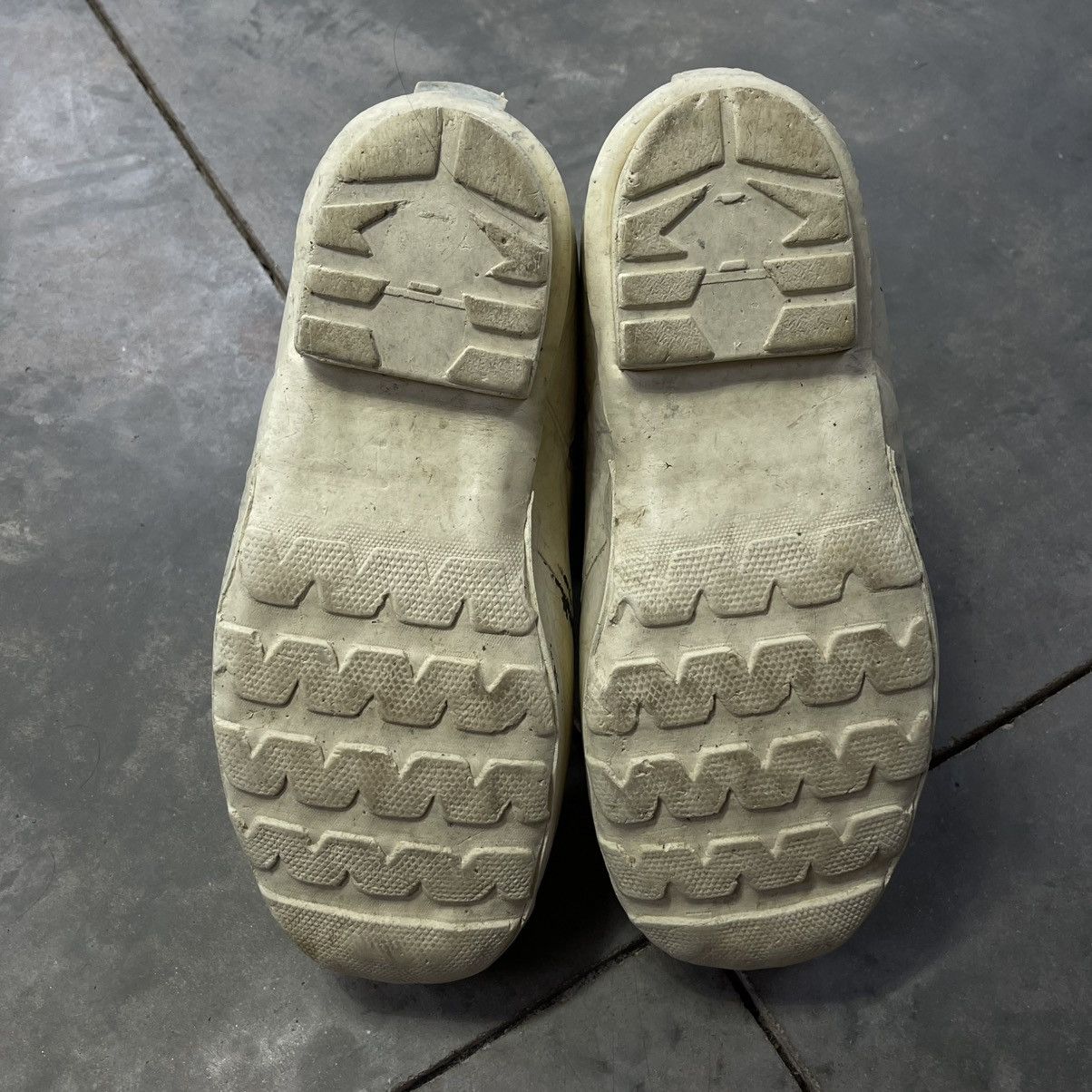 Vintage Vintage Military Bunny Boots Distressed White / Black Size US 12 / EU 45 - 8 Thumbnail