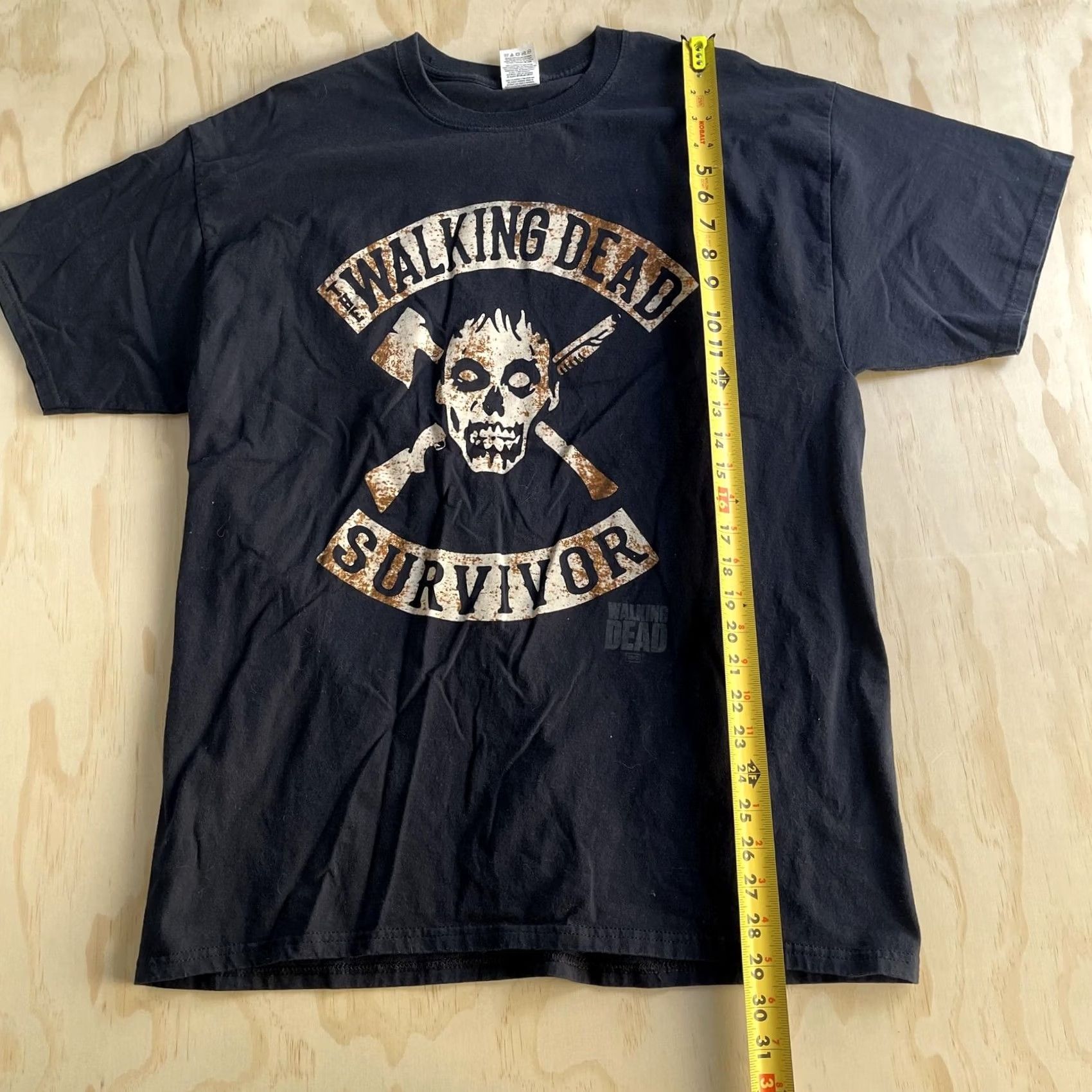 Fruit Of The Loom The Walking Dead Survivor Shirt Mens XL Black Skull Axes Graphic Tee AMC Horror Size US XL / EU 56 / 4 - 5 Thumbnail