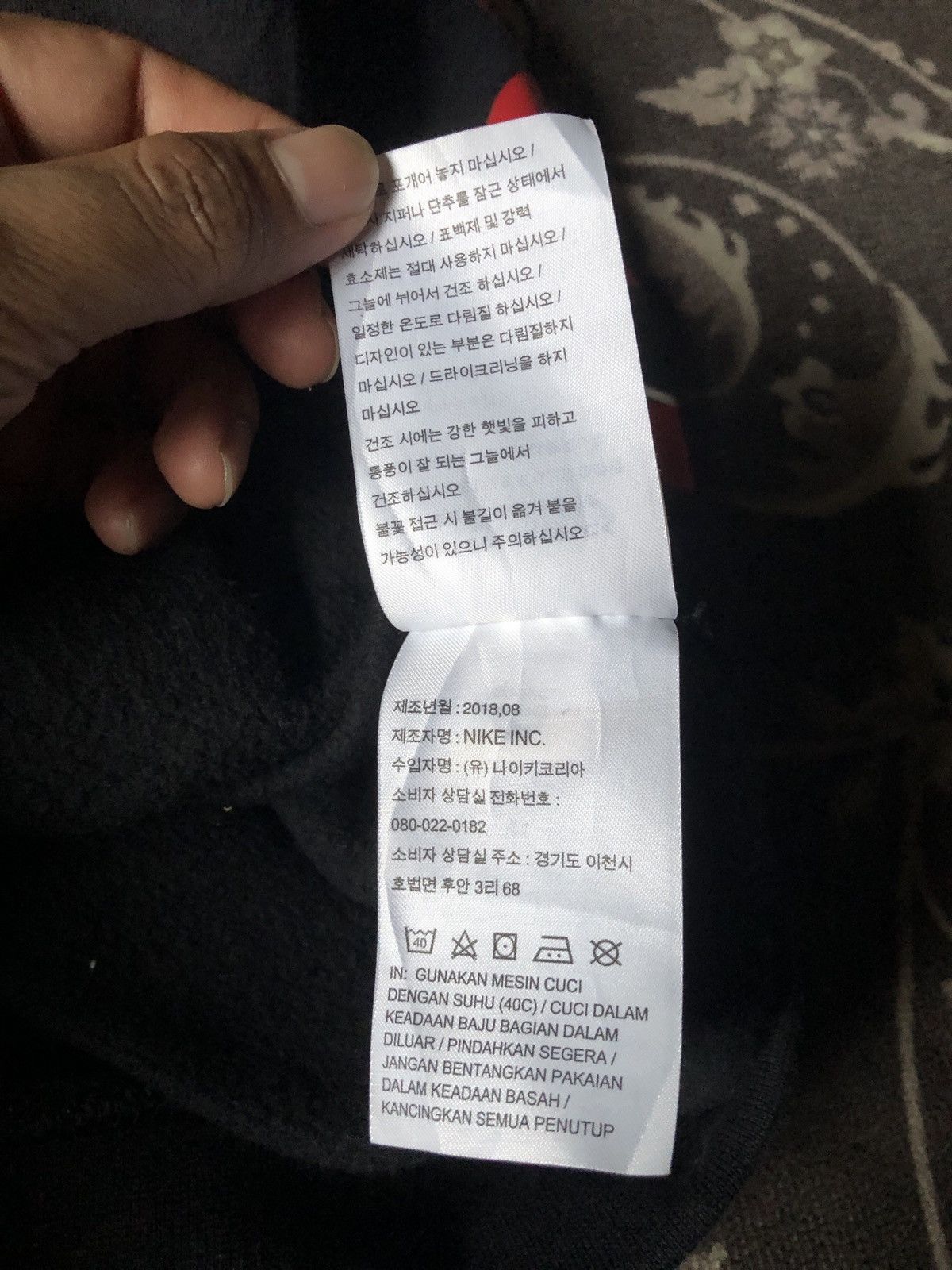 Nike Nike Small Logo Hoodies Size US XL / EU 56 / 4 - 10 Thumbnail