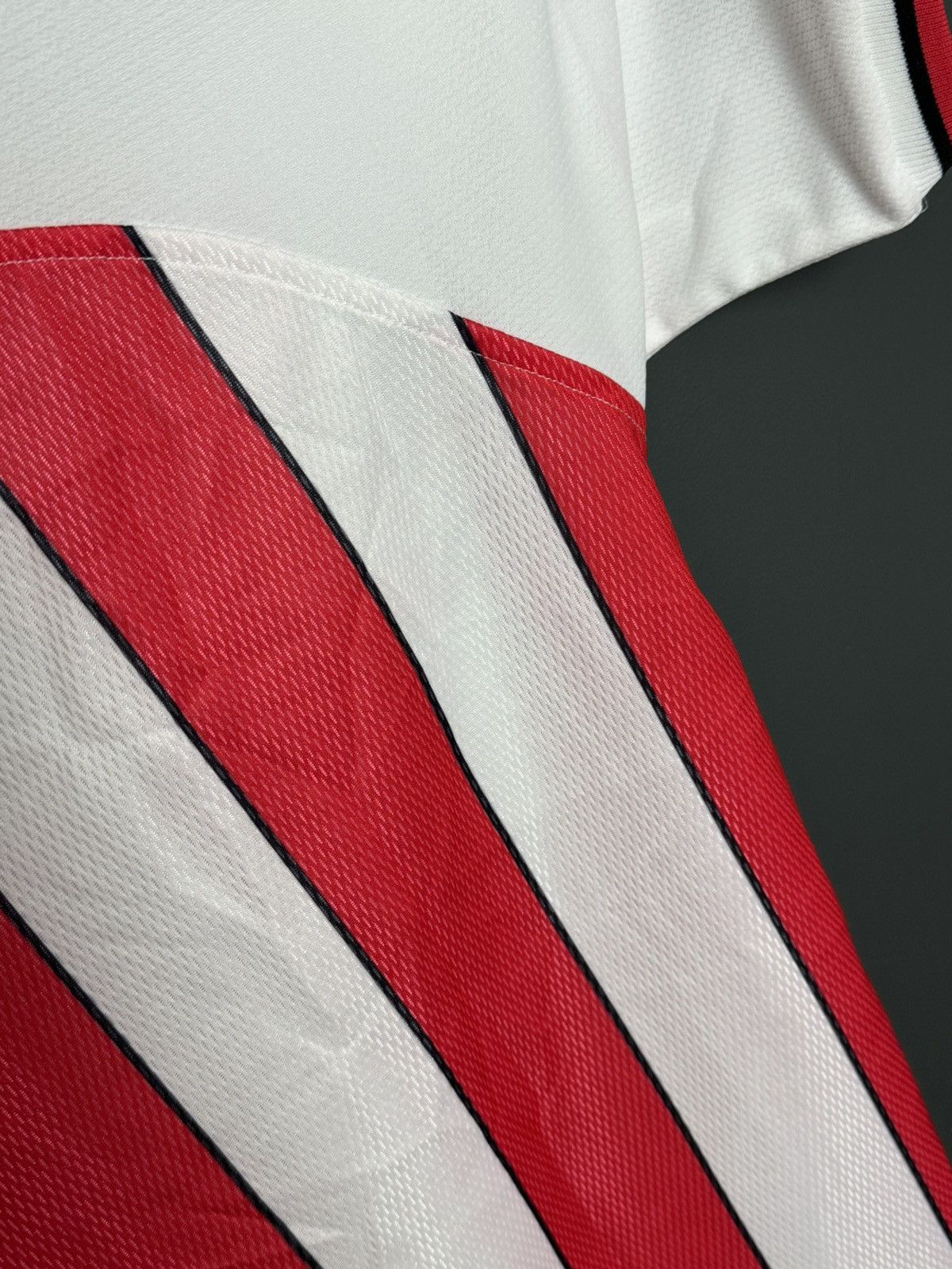 Le Coq Sportif Sheffield United 02/04 Home Football Jersey Size US L / EU 52-54 / 3 - 7 Thumbnail