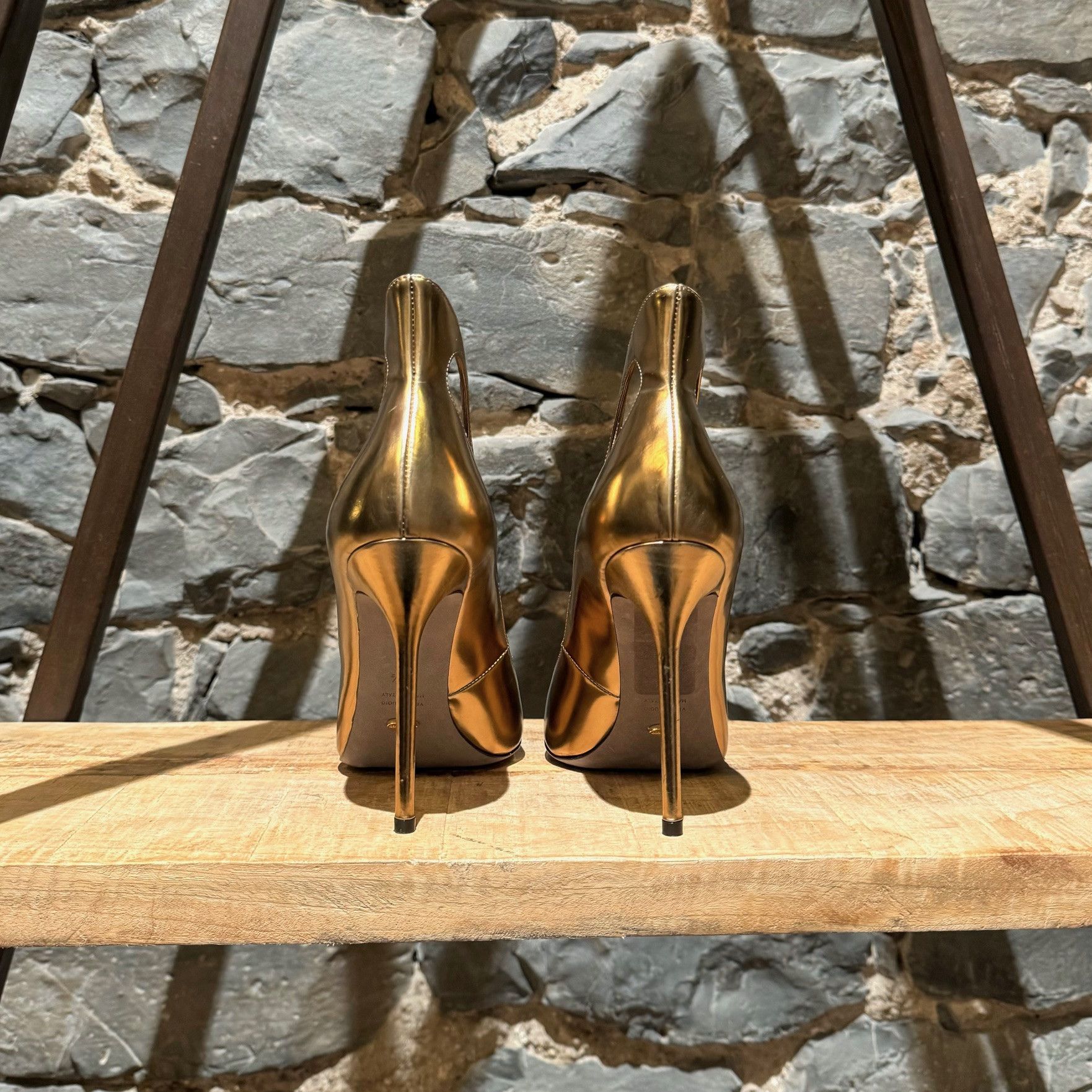 Sergio Rossi Sergio Rossi Metallic Bronze Cut Out Gold Pumps Size US 7.5 / IT 37.5 - 5 Thumbnail