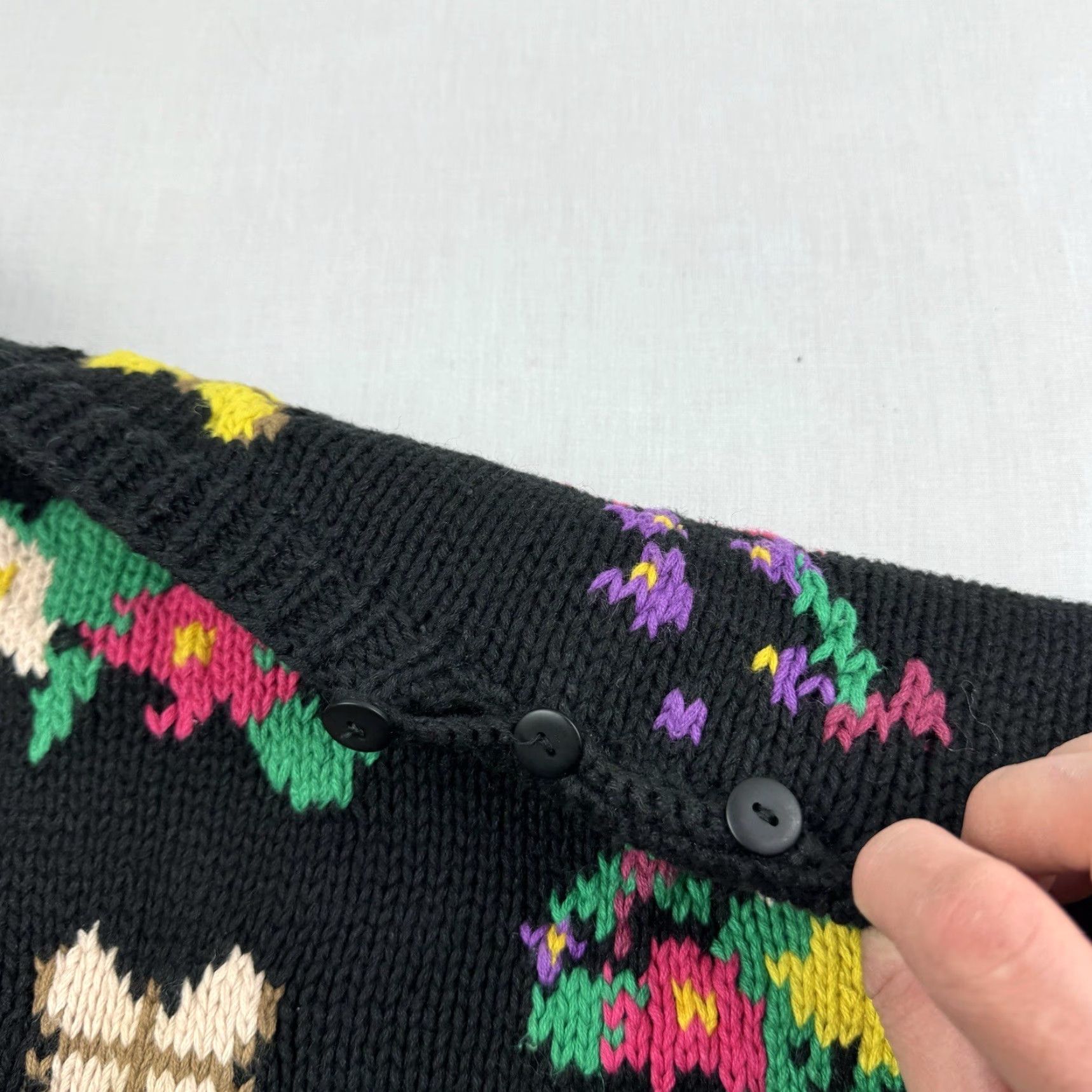 Vintage VINTAGE Jade Floral Sweater Womens M Black 90s 80s Flower Pullover Knit Easy Cute Fun Womens Size M / US 6-8 / IT 42-44 - 4 Thumbnail