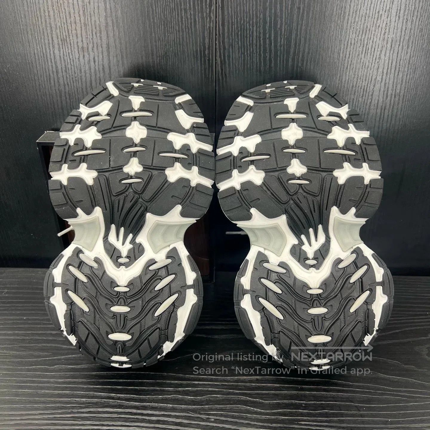 Balenciaga Gray Low-Top Sneakers Size 6. Size US 6 / EU 39 - 6 Thumbnail