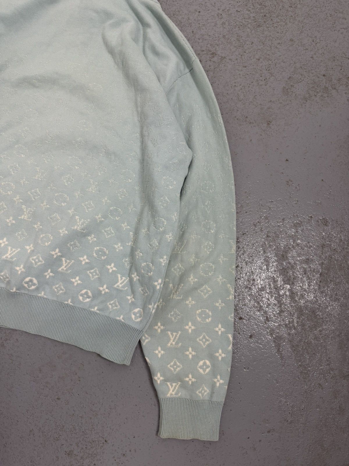 Louis Vuitton Louis Vuitton Gradient Monogram Baby Blue Hoodie Size US L / EU 52-54 / 3 - 24 Thumbnail