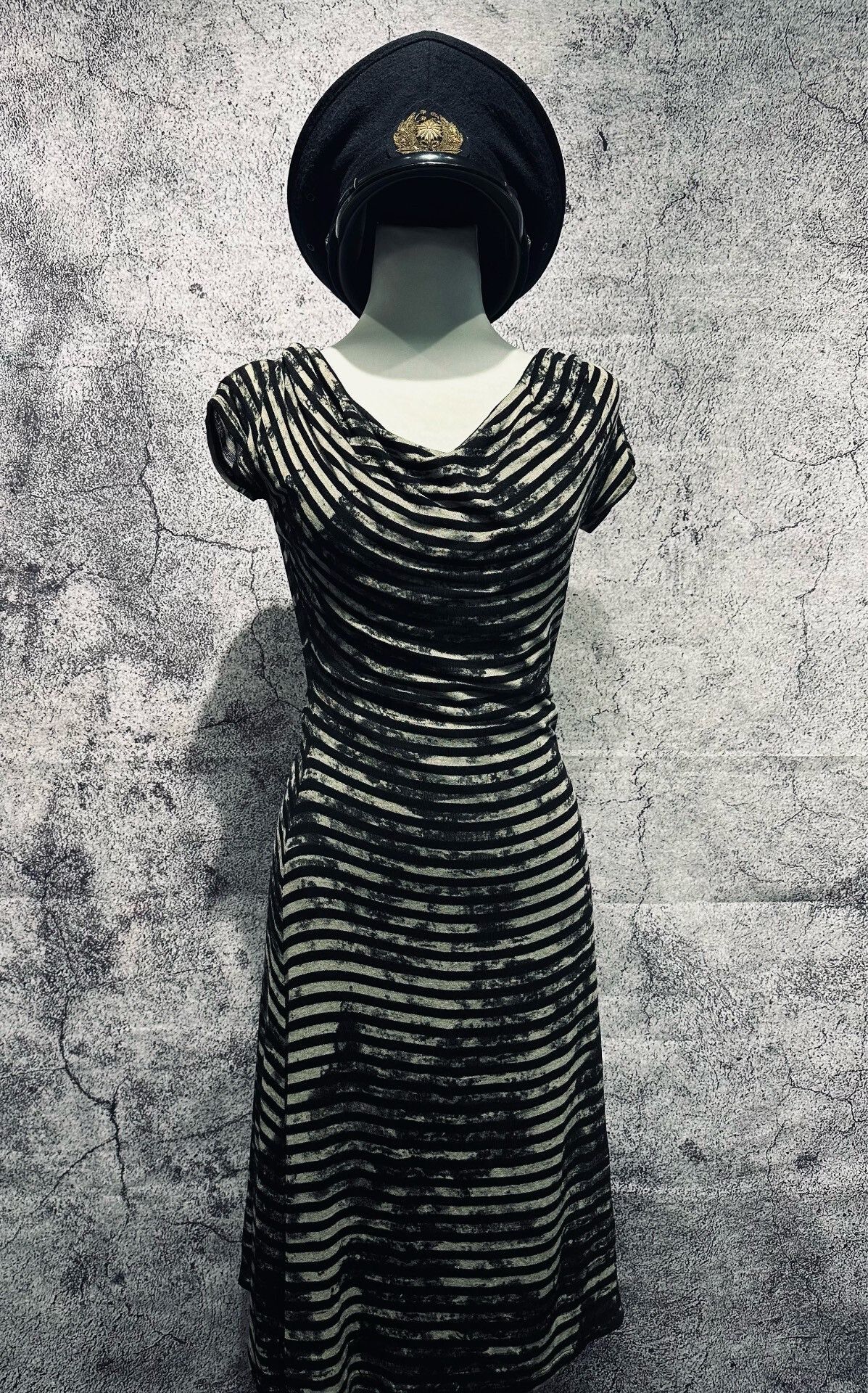 Ermanno Scervino Gradient Neckline Dress by Isabel de Pedro Size M / US 6-8 / IT 42-44 - 1 Thumbnail