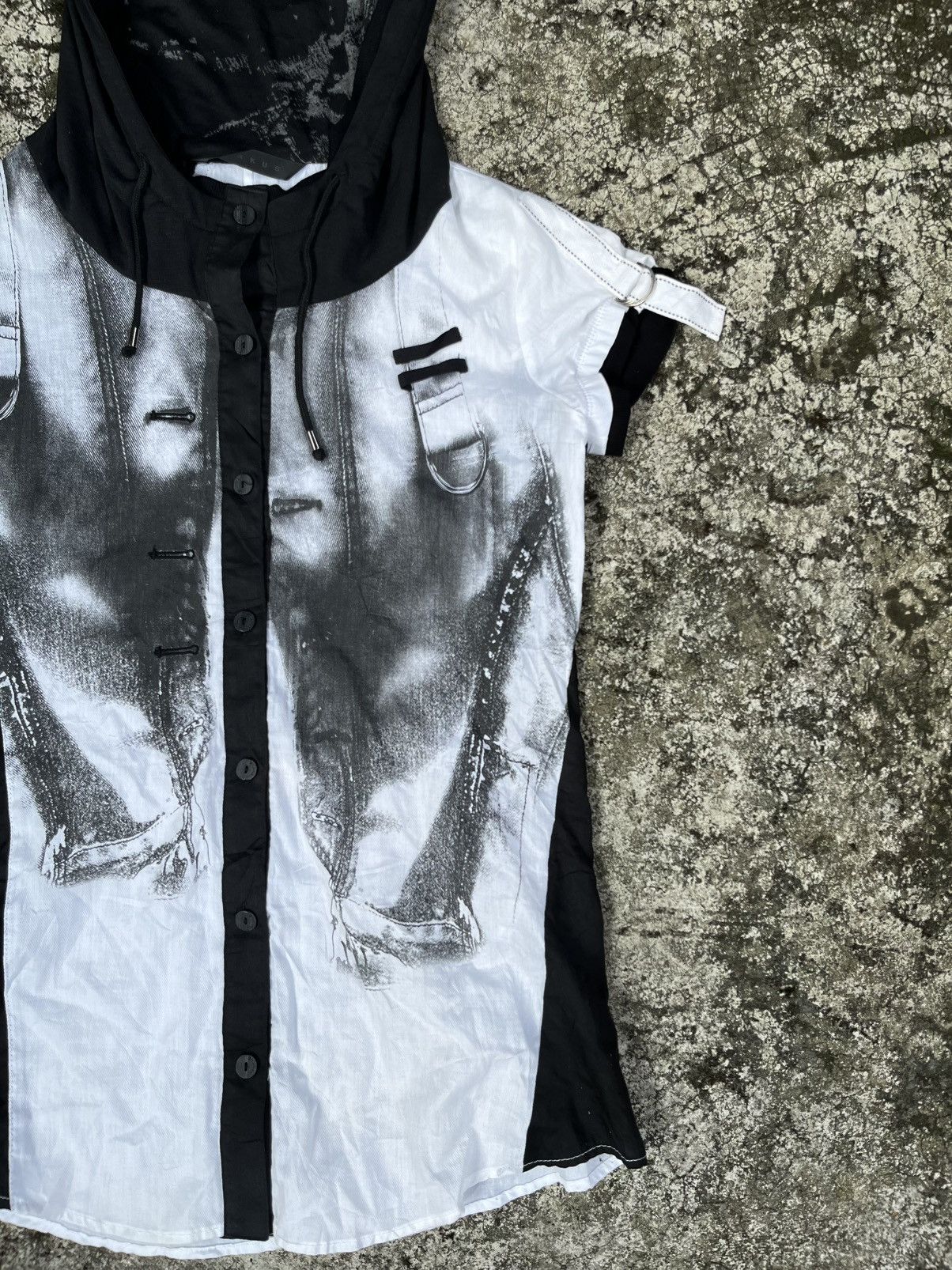 Japanese Brand Vkei goth style sleeveless shirt hood print art Size US M / EU 48-50 / 2 - 3 Thumbnail