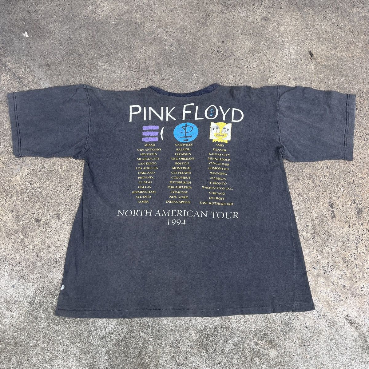 Vintage 90s 1994 Pink Floyd Tour Tee Thrashed Distressed Sun Faded Size US XL / EU 56 / 4 - 10 Thumbnail