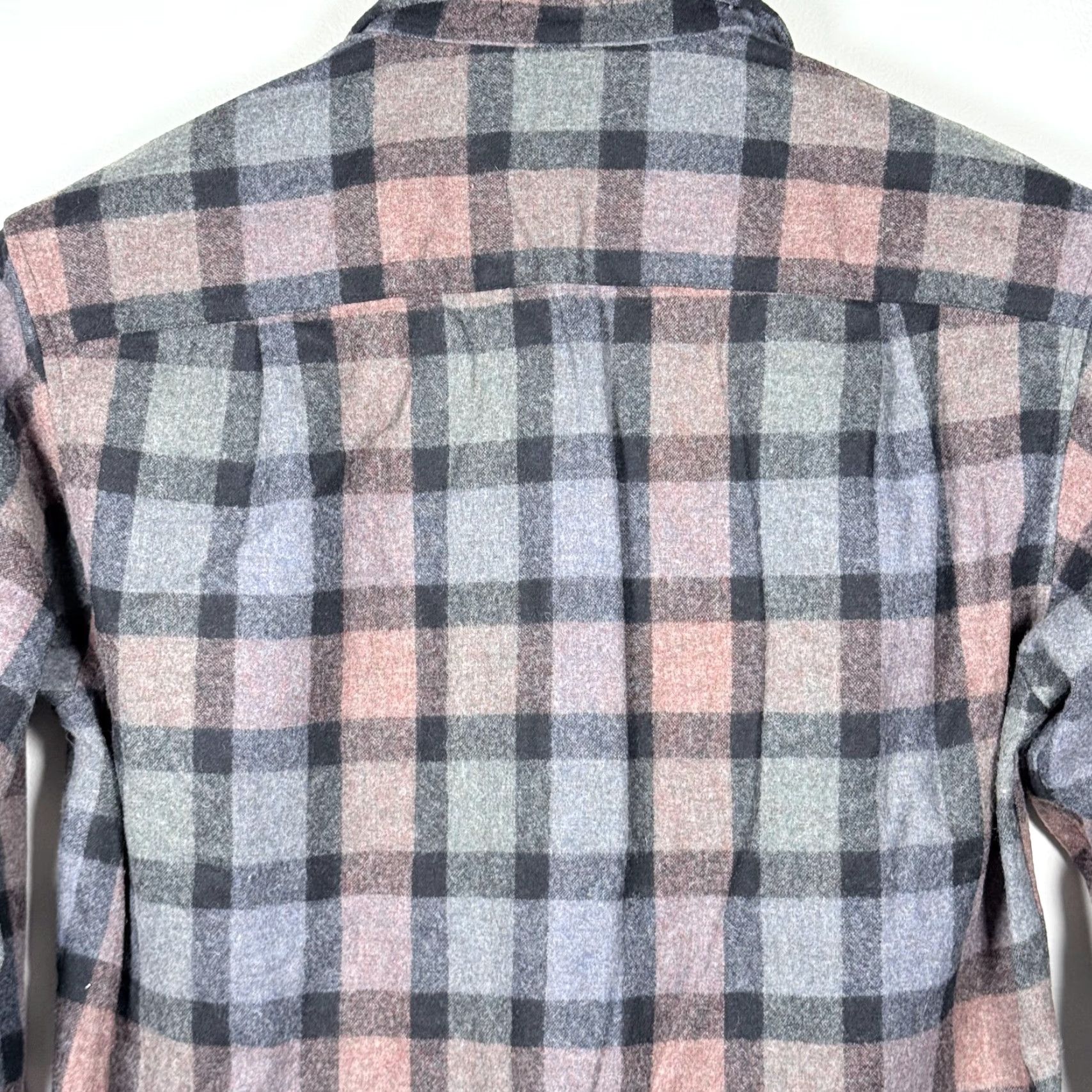 Pendleton VINTAGE Pendleton Shirt Gray Plaid Elbow Patch Men's Medium Size US M / EU 48-50 / 2 - 5 Thumbnail