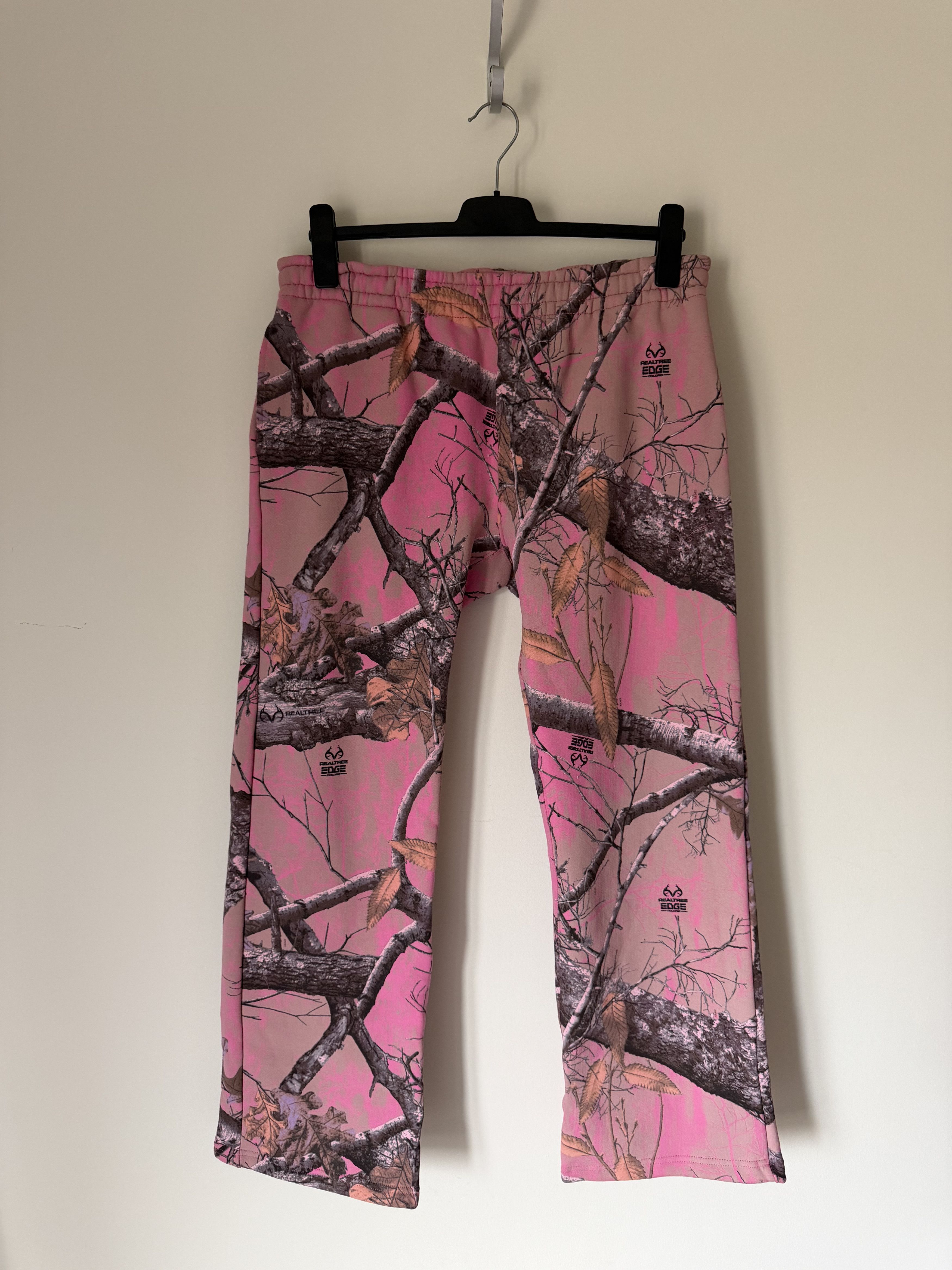 Akimbo Club Akimbo Club Straight Leg Sweatpants in Pink Realtree Camo Size US 34 / EU 50 - 1 Thumbnail