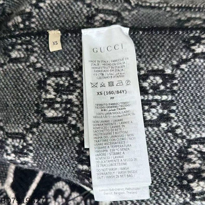 Gucci New Gucci Knit Cardigan with Floral Design-2505 Size US XS / EU 42 / 0 - 5 Thumbnail