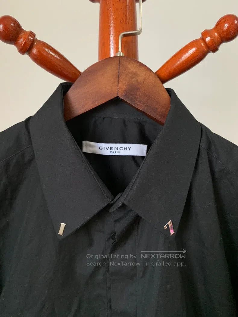 Givenchy Givenchy size 39 Shirt Size US S / EU 44-46 / 1 - 3 Thumbnail