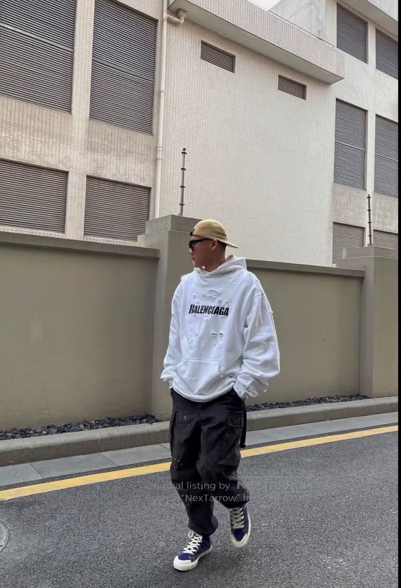 Balenciaga Balenciaga Distressed sweatshirt Size US S / EU 44-46 / 1 - 6 Thumbnail