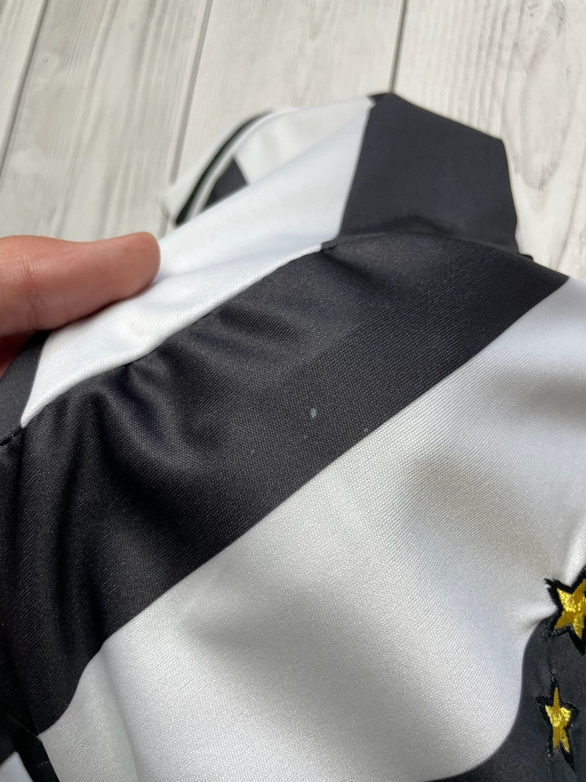 Vintage Vintage Juventus TEVEZ 10 soccer tee size L Size US L / EU 52-54 / 3 - 5 Thumbnail