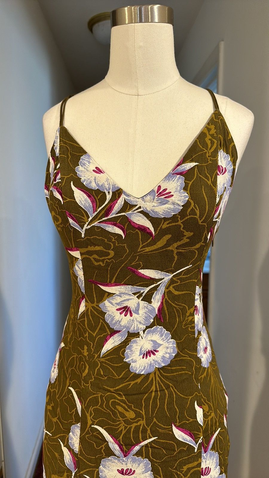 Urban Outfitters Silence + Noise Gemini Khaki Crepe Midi Dress size 2 Size XS / US 0-2 / IT 36-38 - 3 Thumbnail