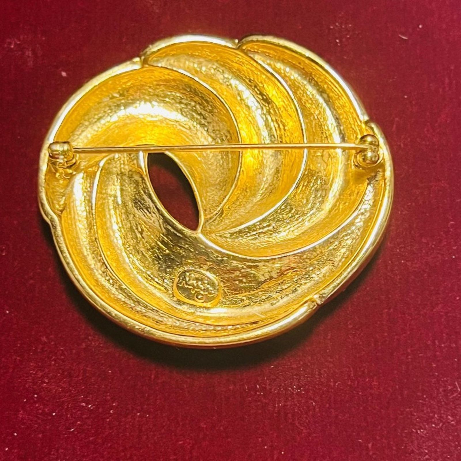 & Other Stories Vintage - Napier Gold tone Swirl Circular Brooch Pin Size ONE SIZE - 2 Thumbnail