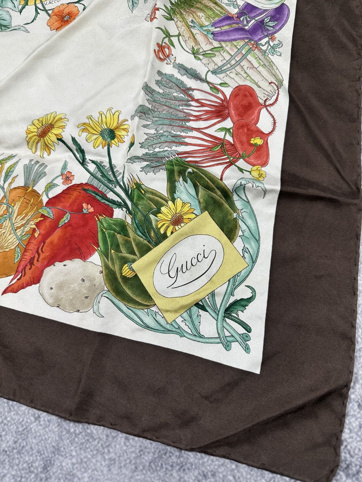 Gucci Vintage Gucci V.ACCORNERO Silk Scarf Logo Luxury 70s Rare Size ONE SIZE - 2 Thumbnail