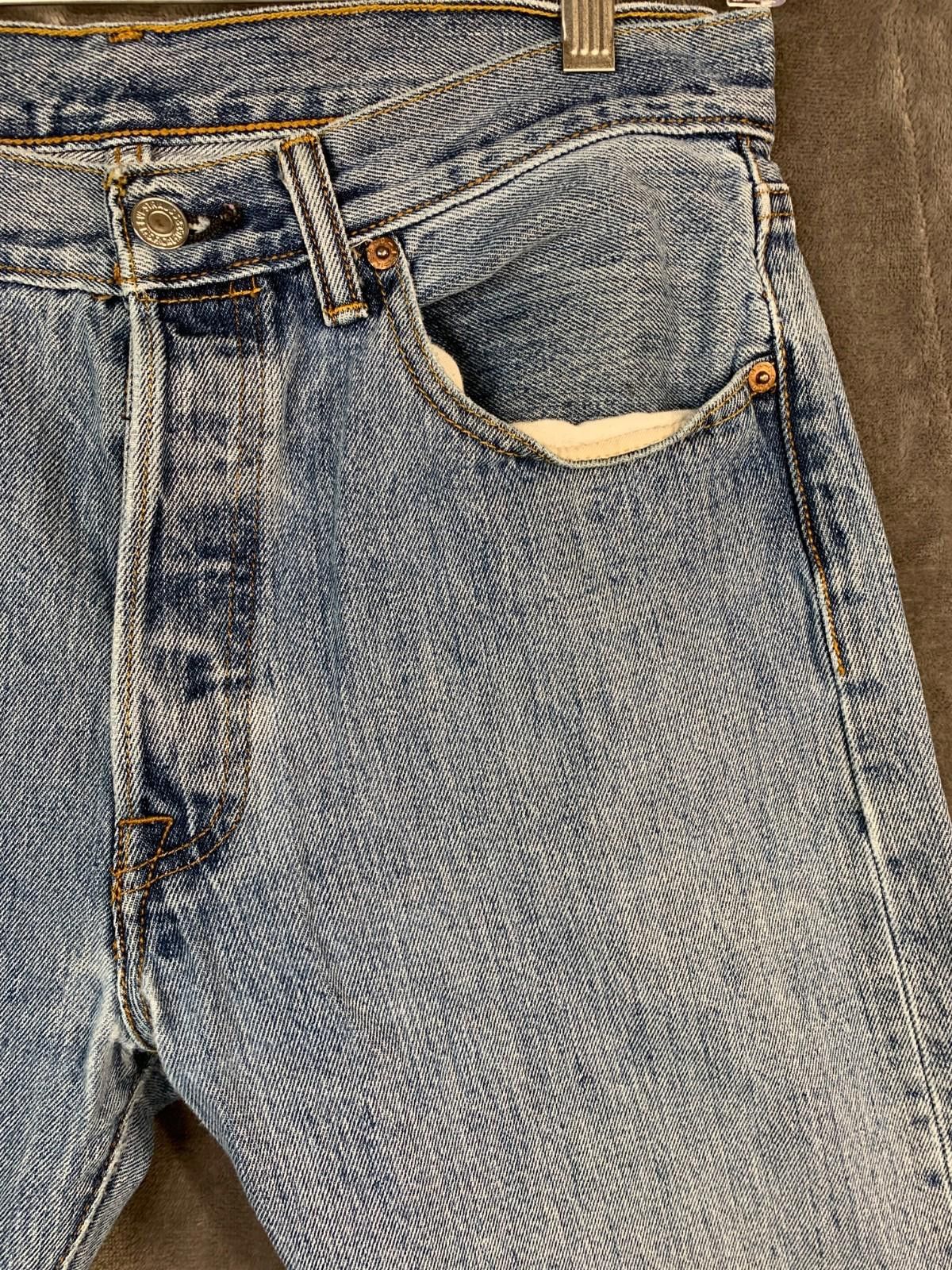 Levi's VINTAGE Levi’s 501 Blue Jeans in a Size 32 x 32 (231) Size US 32 / EU 48 - 4 Thumbnail