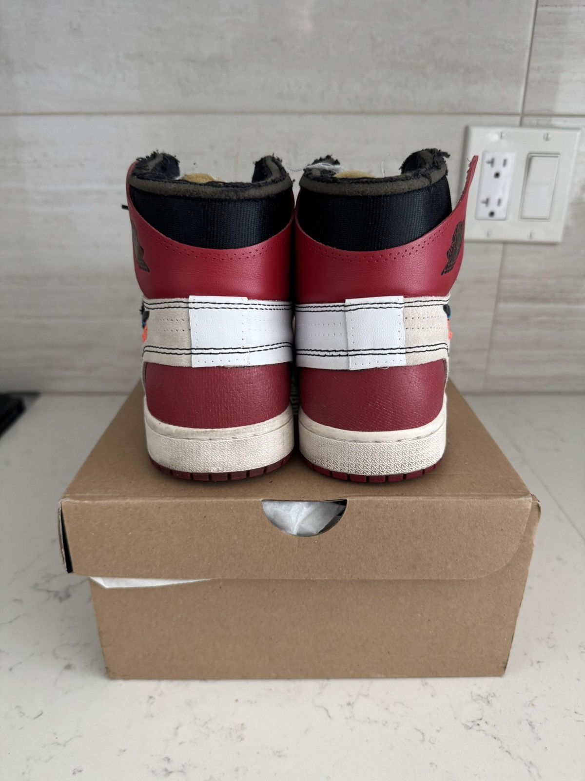 Jordan Brand × Nike × Off-White Chicago Nike Air Jordan 1 "OFF WHITE" (Size 8) Size US 8 / EU 41 - 6 Thumbnail