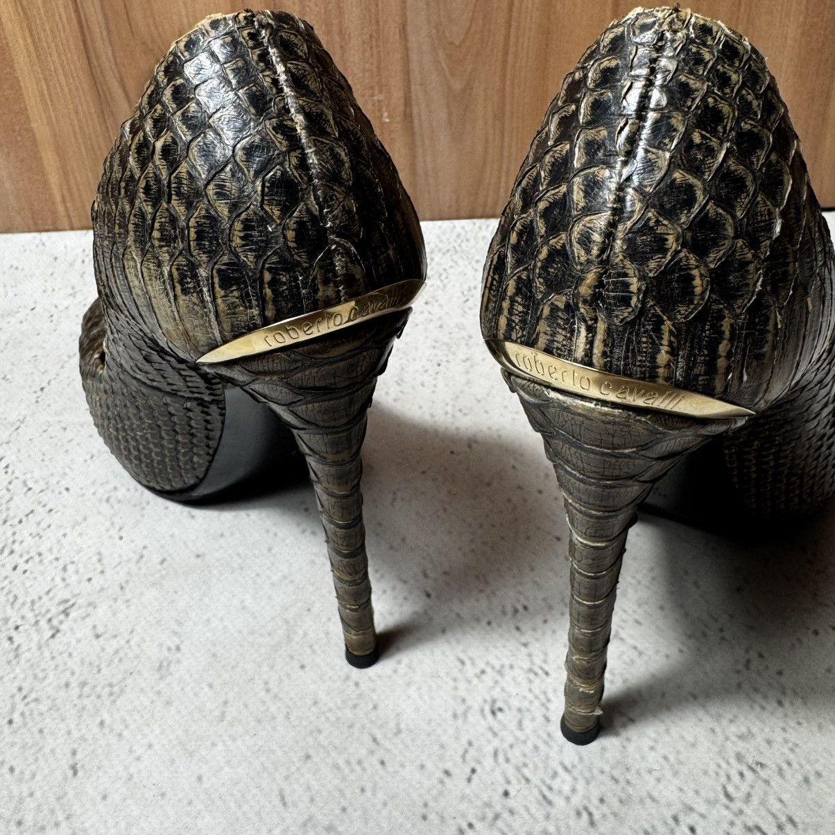 Roberto Cavalli Glamorous roberto cavalli heels in signature snake colorway Size US 8 / IT 38 - 6 Thumbnail