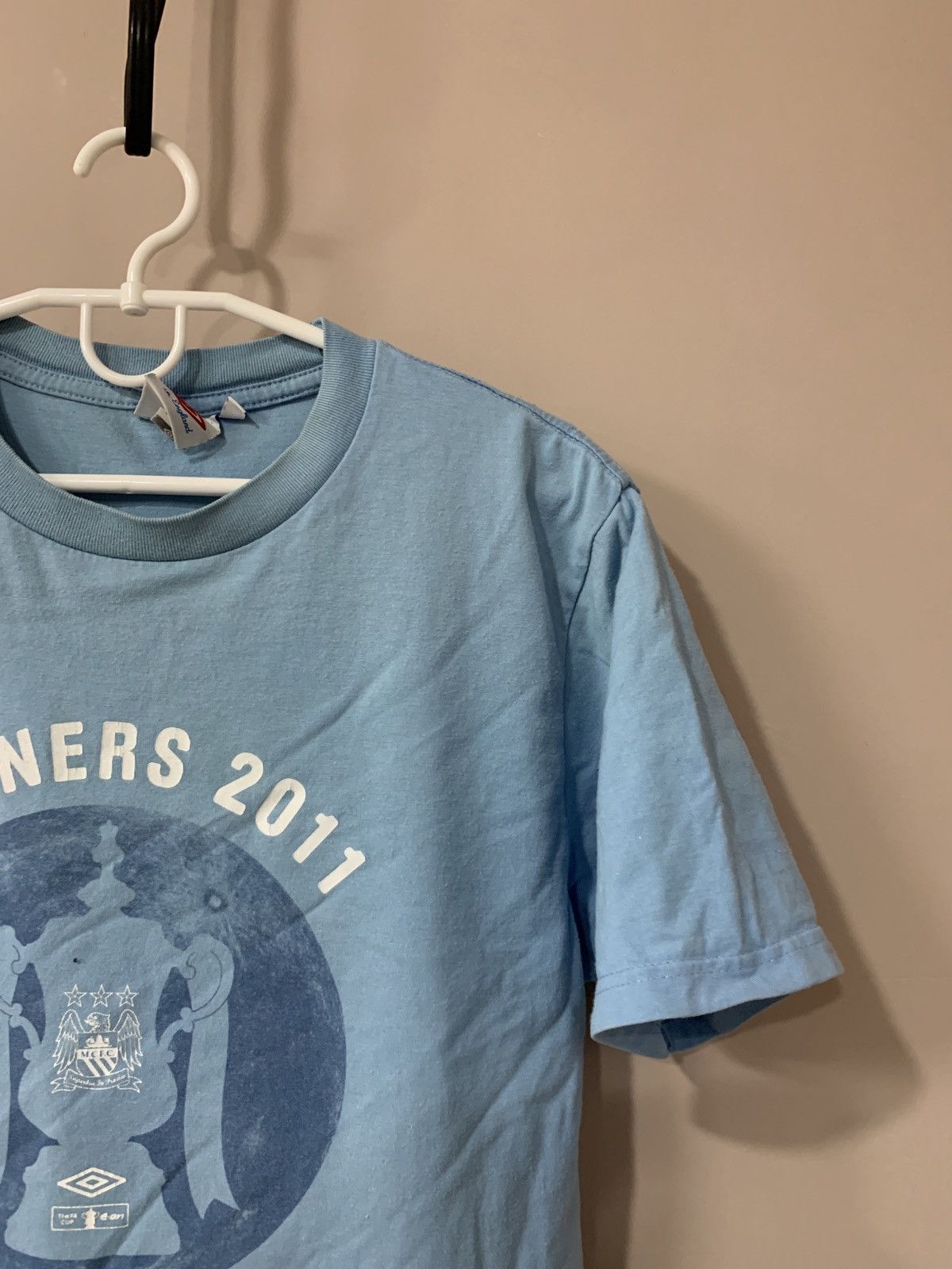 Umbro Manchester City 2011 Retro Football T Shirt Umbro Soccer L Size US L / EU 52-54 / 3 - 4 Thumbnail