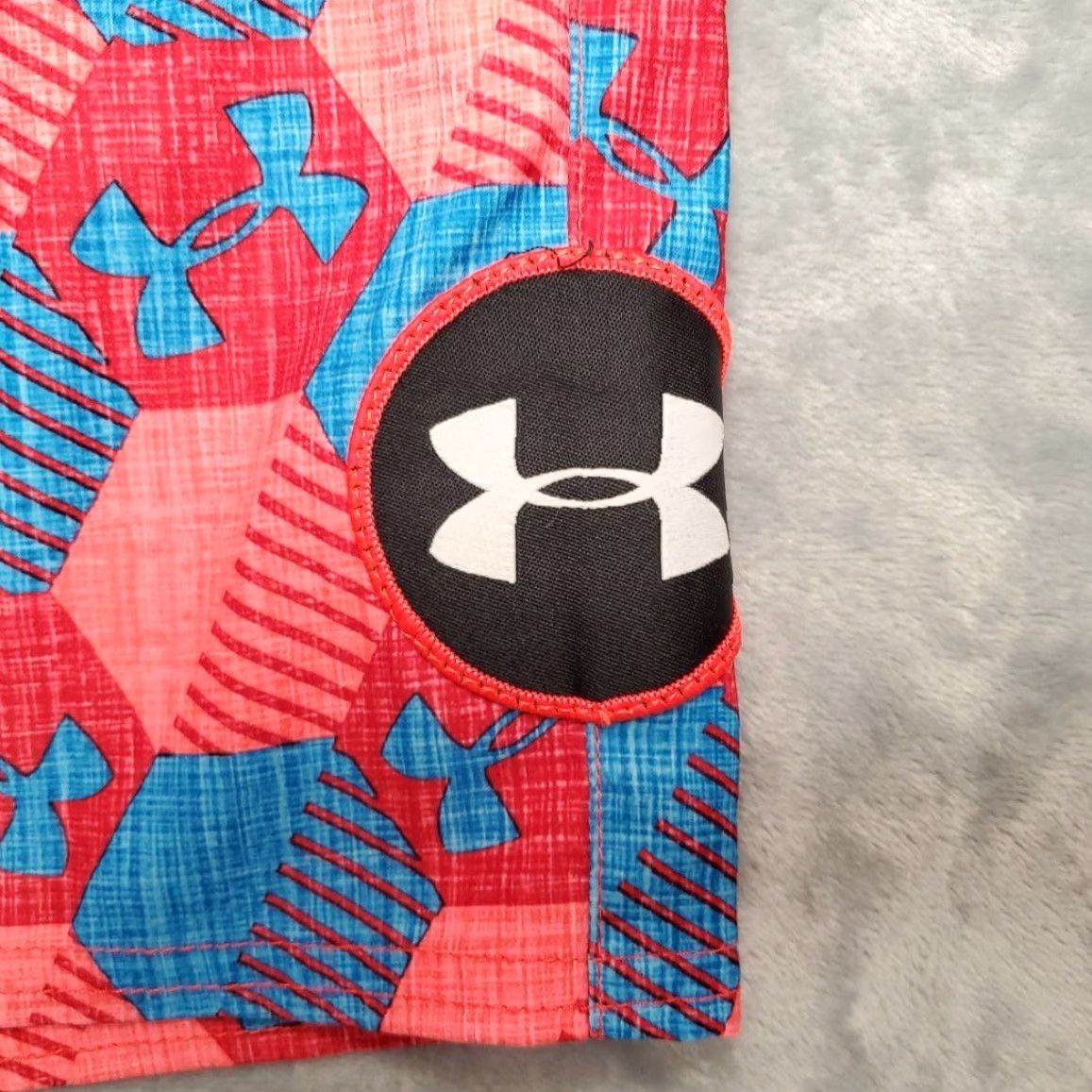 Under Armour Under Armour Board Shorts Men 27 Blue Red Heatgear Hybrid Unlined Swim UV-Protection Drawstring Geometric 90s Outdoor Mens Size US 27 - 2 Thumbnail
